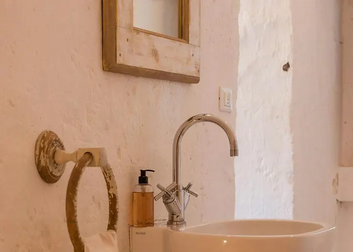 16th-century Palace With Pool In *