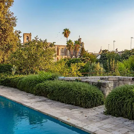 16th-century Palace With Pool In Muro Leccese